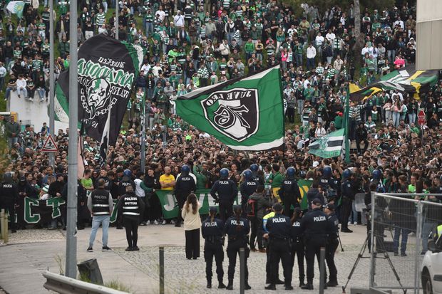 Adeptos recebem Sporting em Alvalade antes do jogo com o Moreirense (Foto: Miguel Nunes)