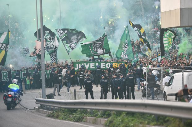 Adeptos recebem Sporting em Alvalade antes do jogo com o Moreirense (Foto: Miguel Nunes)