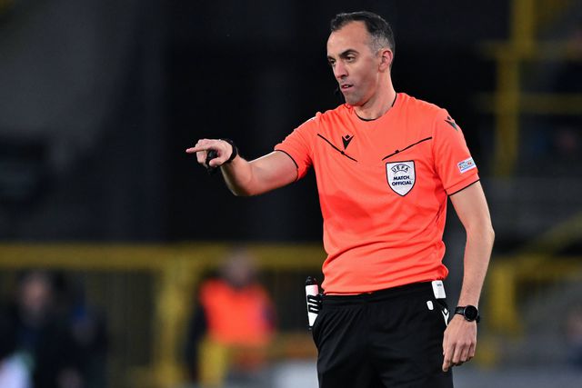 João Pinheiro, árbitro português de 37 anos, durante um jogo da Liga dos Campeões da presente temporada entre o Club Brugges e o Aston Villa