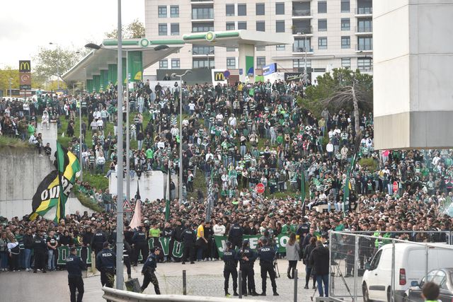 Adeptos recebem Sporting em Alvalade antes do jogo com o Moreirense (Foto: Miguel Nunes)