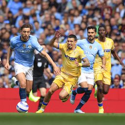Nico González em ação pelo Manchester City
