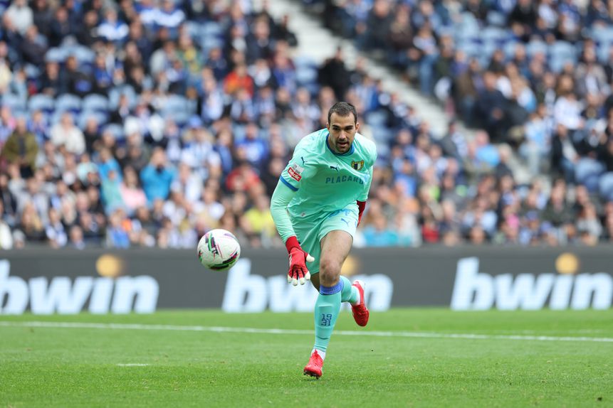 Carevic somou duas grandes defesas no Dragão (Foto: Catarina Morais/Kapta+)