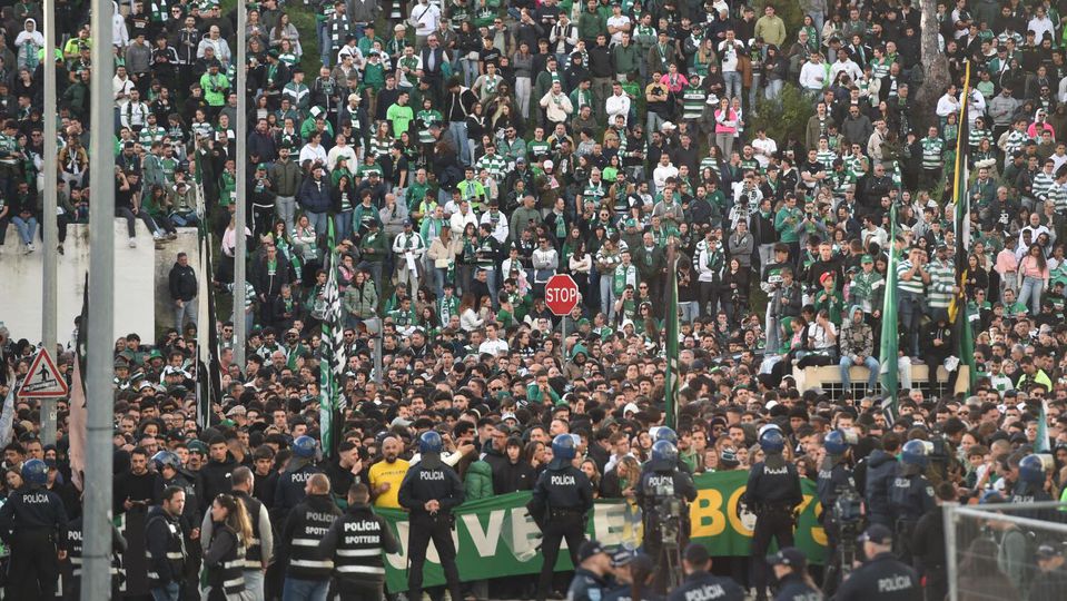Adeptos recebem Sporting em Alvalade antes do jogo com o Moreirense (Foto: Miguel Nunes)