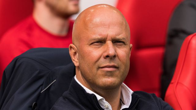 Arne Slot nem quer ouvir falar no Liverpool já campeão