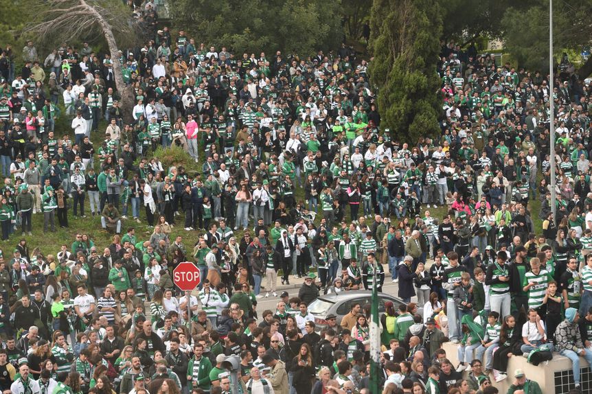 Adeptos recebem Sporting em Alvalade antes do jogo com o Moreirense (Foto: Miguel Nunes)