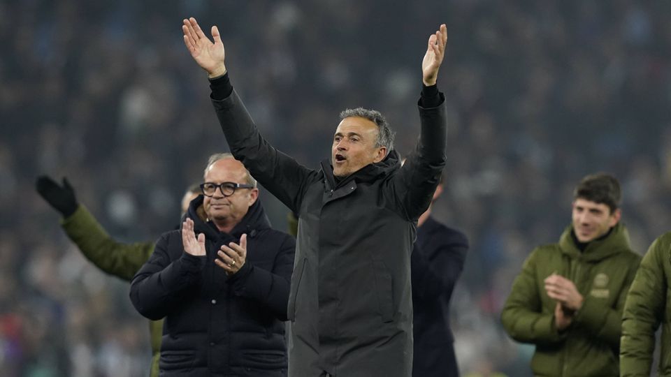 Luis Enrique, treinador do PSG, festeja