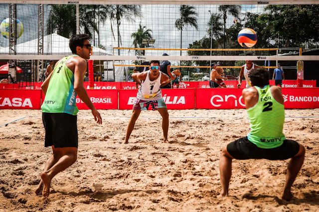 Pedrosa e Campos eliminados em Brasília