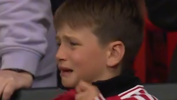 Lágrimas de menino resumem United-Lyon: da tristeza à alegria em 7 minutos (vídeo)