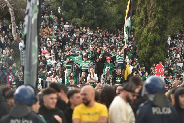 Adeptos recebem Sporting em Alvalade antes do jogo com o Moreirense (Foto: Miguel Nunes)