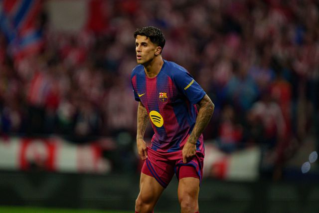 João Cancelo ao serviço do Barcelona
