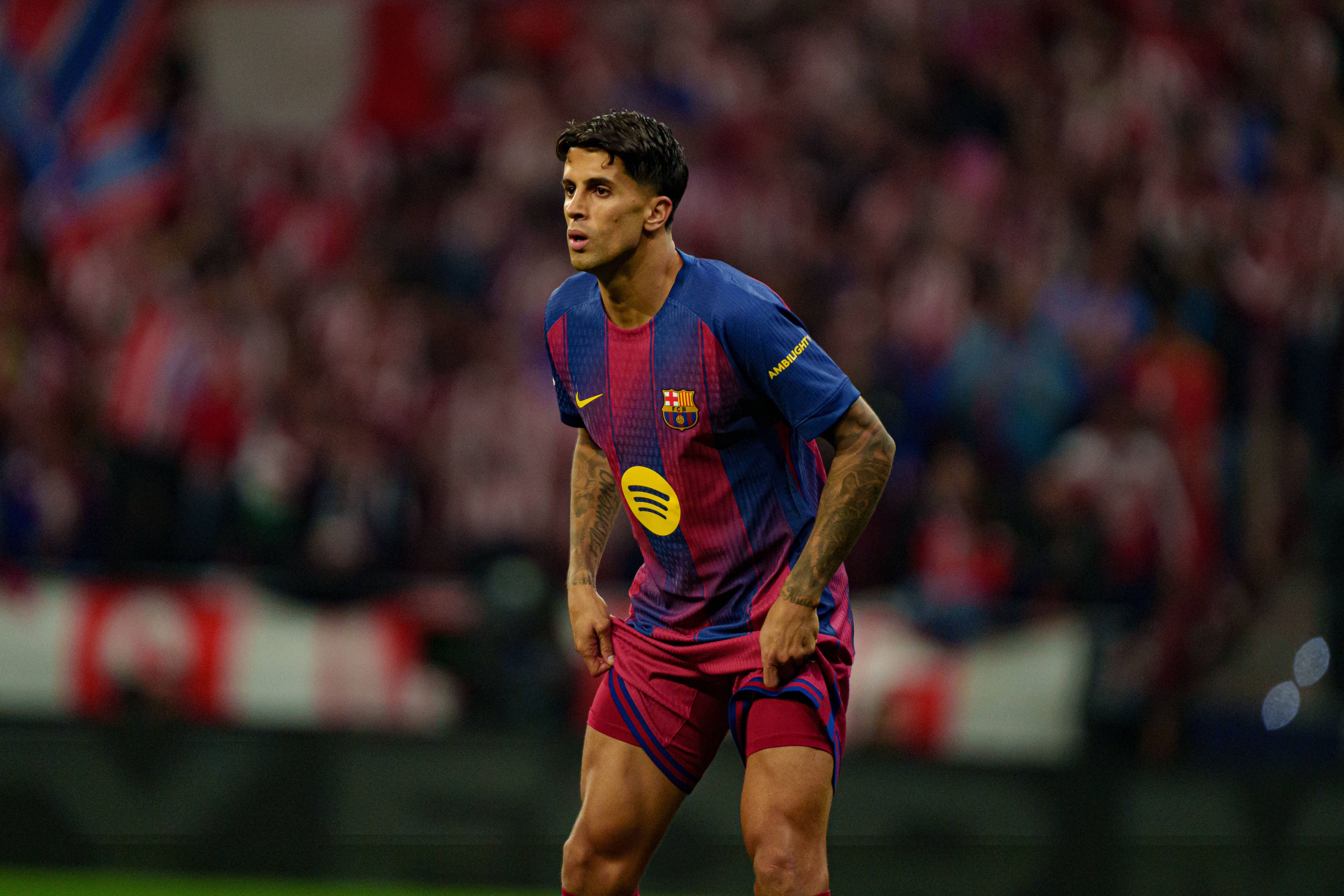 João Cancelo ao serviço do Barcelona