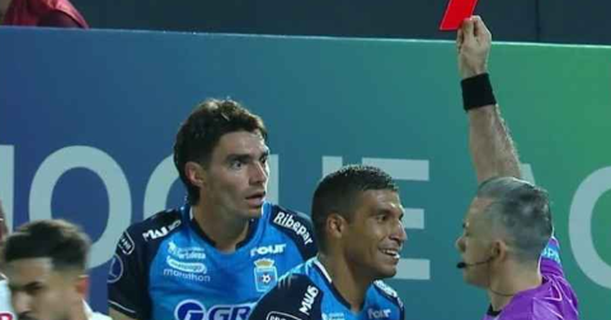 Expulsão insólita com dois amarelos em... seis segundos (vídeo)