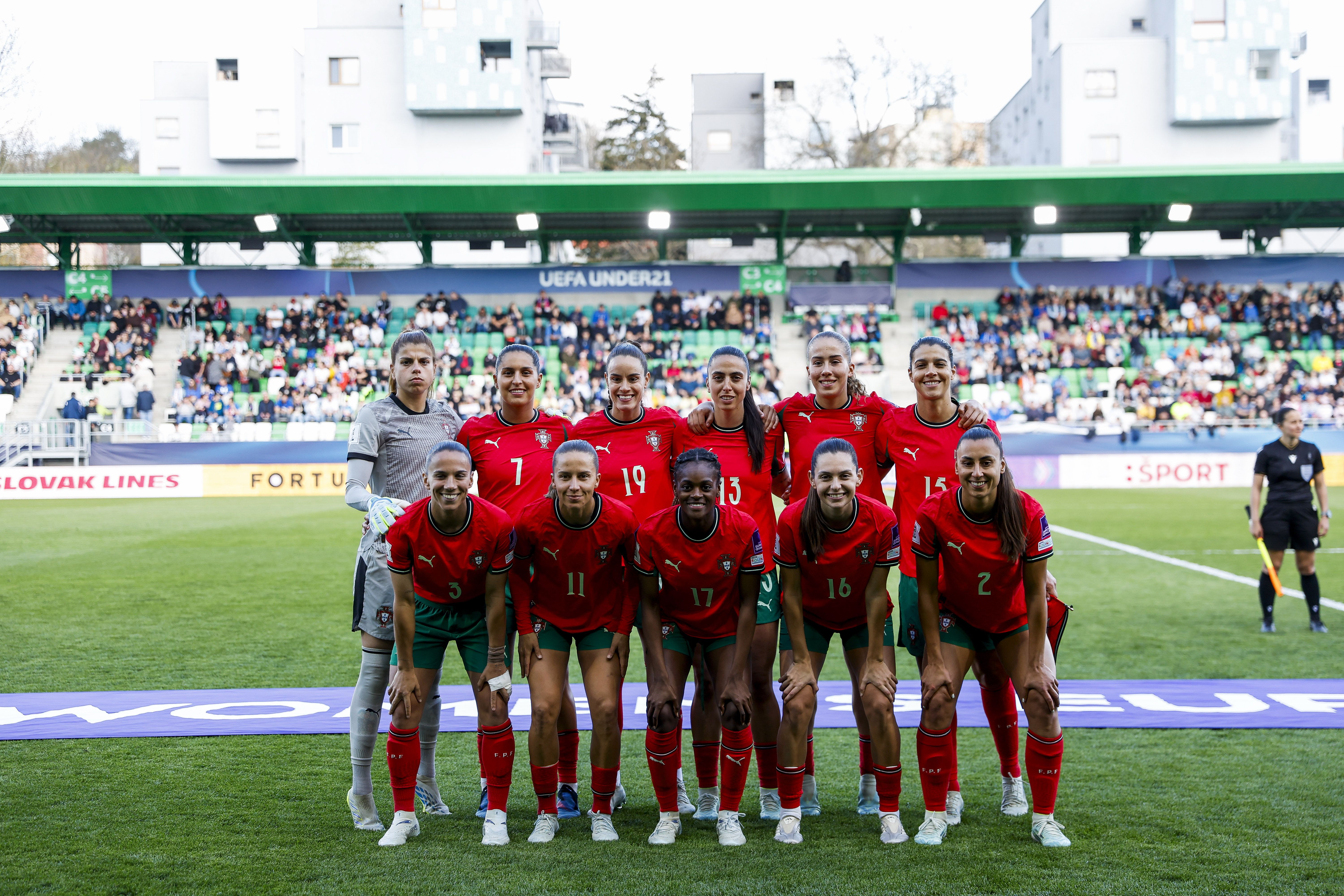 A equipa inicial de Portugal frente à Eslováquia na qualificação para o Mundial de futebol feminino - Foto: FPF