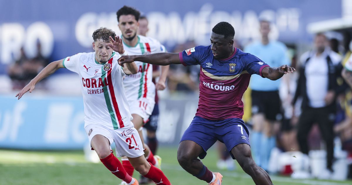 Que final de loucos! Marítimo perde em Torres Vedras e vê festa da subida adiada