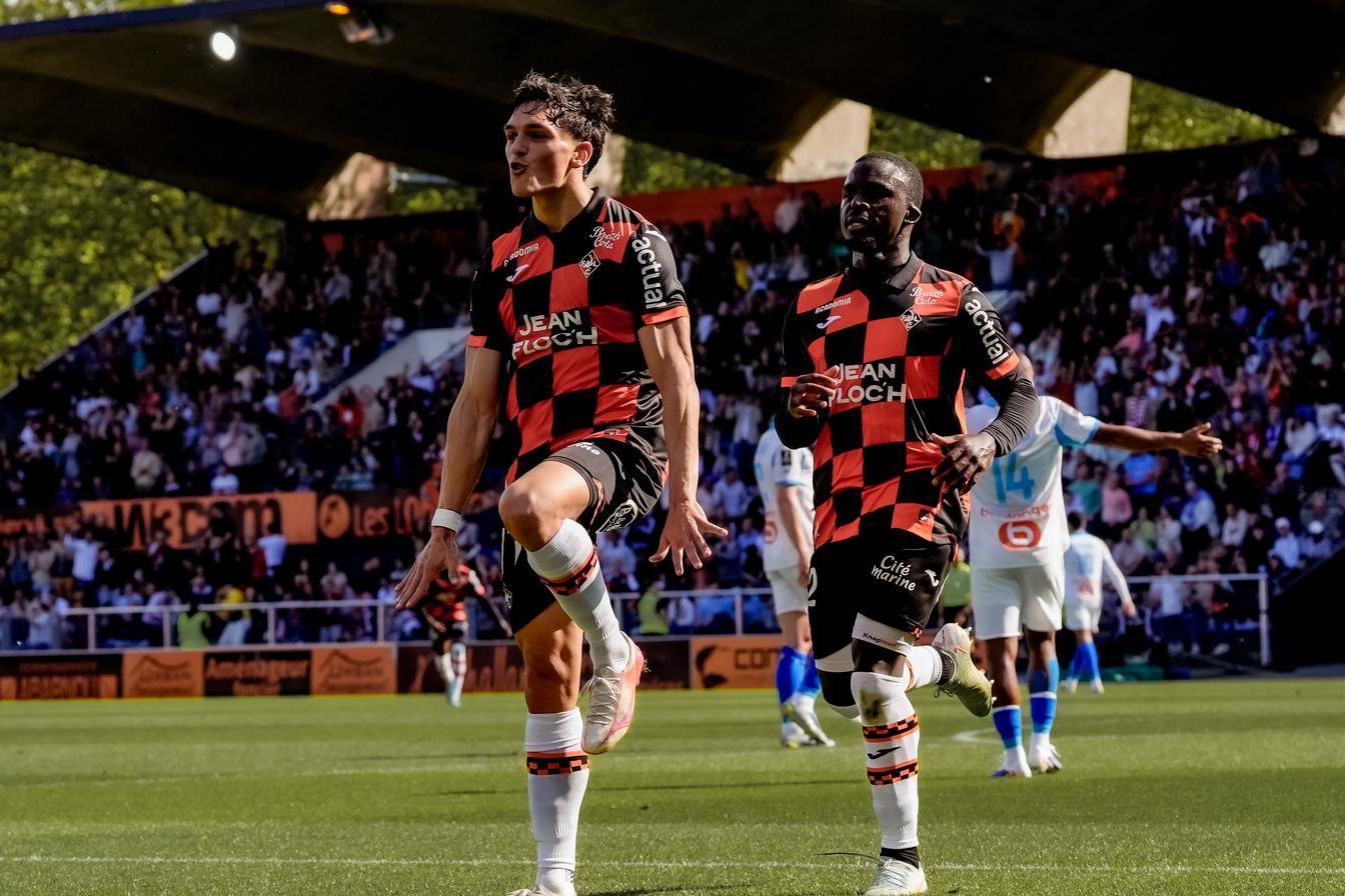 Festejos dos jogadores do Lorient frente ao Marselha - Foto: Lorient/X