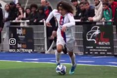 Se acha que Rayan Cherki joga muito veja o irmão de 14 anos