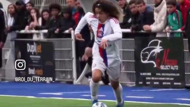 Se acha que Rayan Cherki joga muito veja o irmão de 14 anos