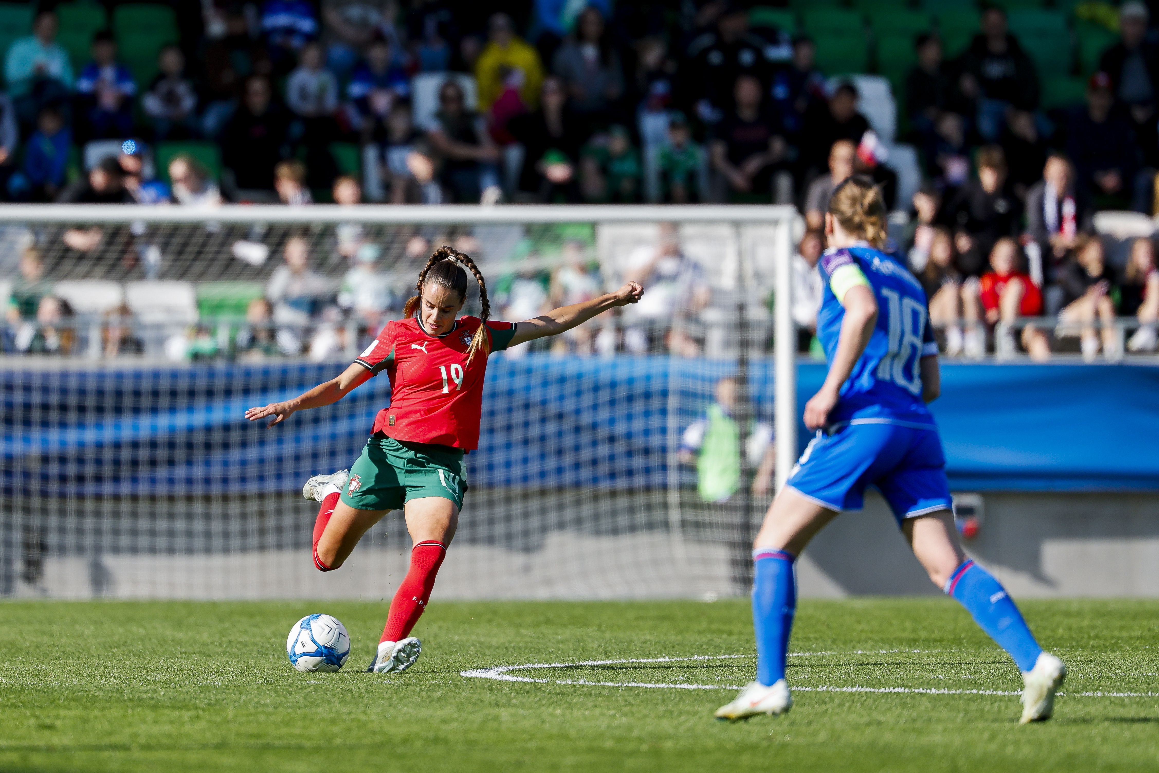 Diana Gomes em ação no jogo de Portugal frente à Eslováquia na qualificação para o Mundial de futebol feminino - Foto: FPF