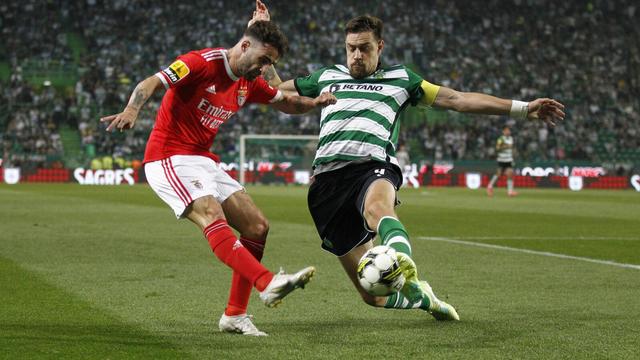 Rafa e Coates, avançado do Benfica e ex-central do Sporting (foto: Rui Raimundo)