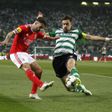Rafa e Coates, avançado do Benfica e ex-central do Sporting (foto: Rui Raimundo)