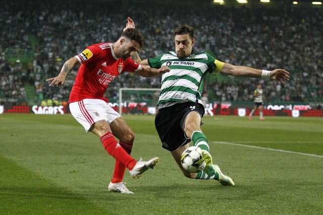 Rafa e Coates, avançado do Benfica e ex-central do Sporting (foto: Rui Raimundo)