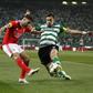 Rafa e Coates, avançado do Benfica e ex-central do Sporting (foto: Rui Raimundo)