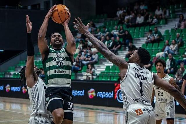 FC Porto vence, mas Sporting garante 2.º lugar e evita Benfica