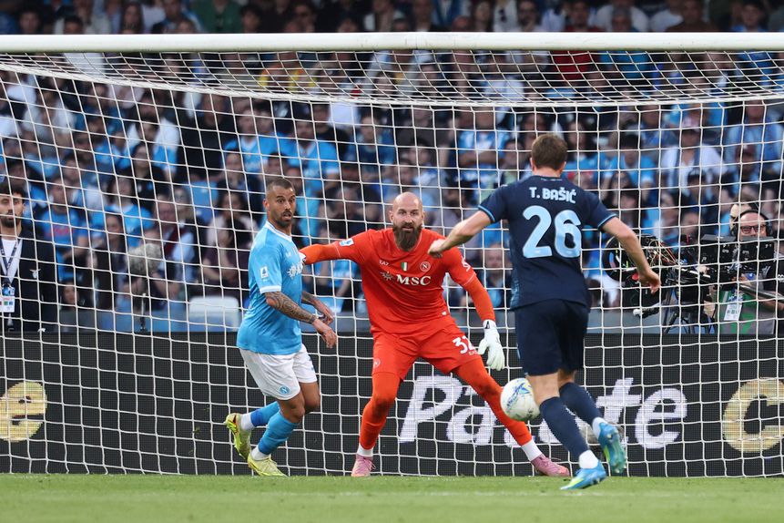 Basic marcou o segundo golo da Lazio na casa do Nápoles - FOTO:Imago
