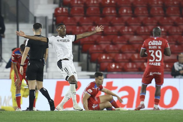 Gustavo Silva viu um golo ser-lhe anulado, mas acabou mesmo por decidir o dérbi — Foto: Manuel Fernando Araújo/LUSA