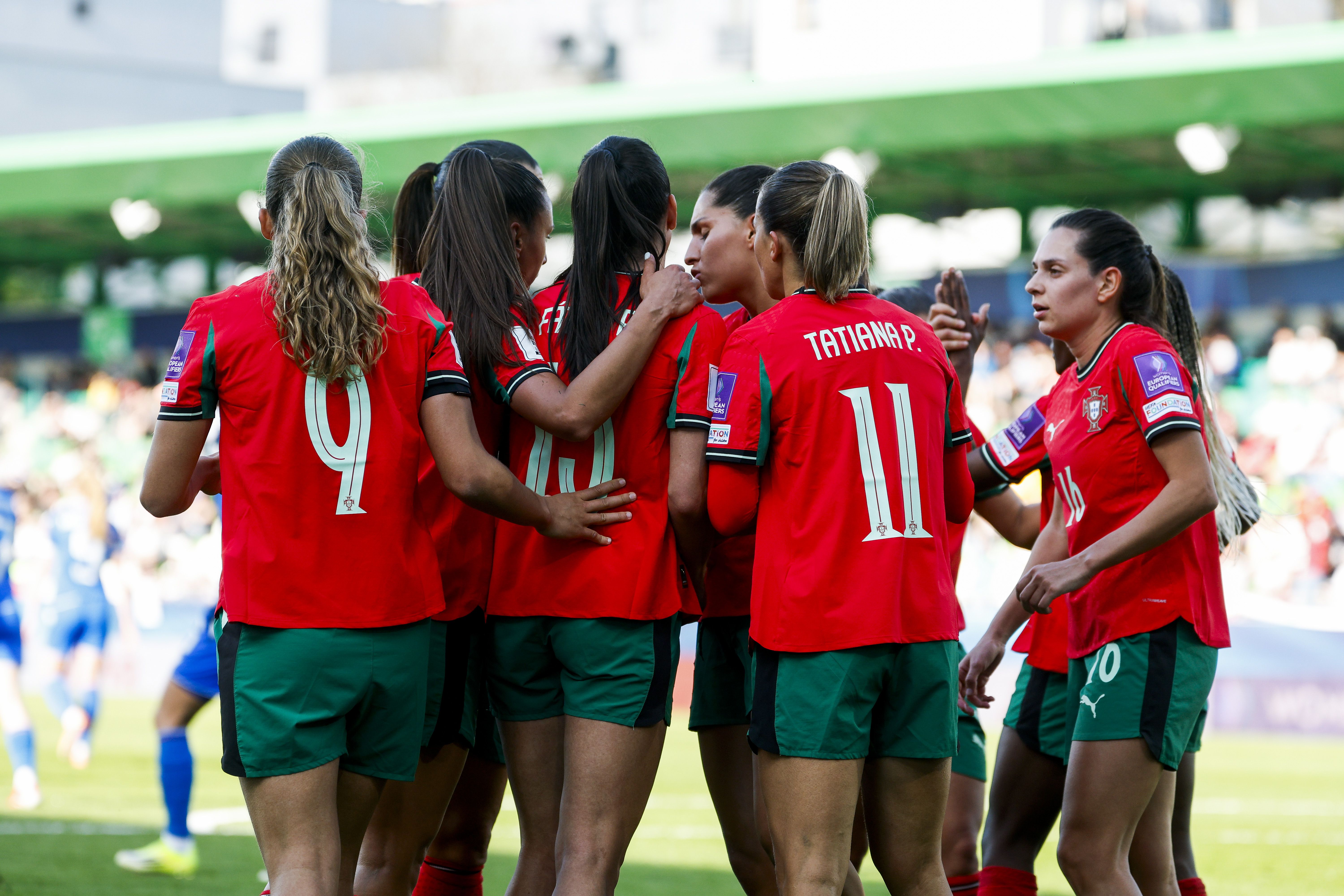 Jogadoras festejam golo marcado pela Seleção feminina frente à Eslováquia - Foto: FPF