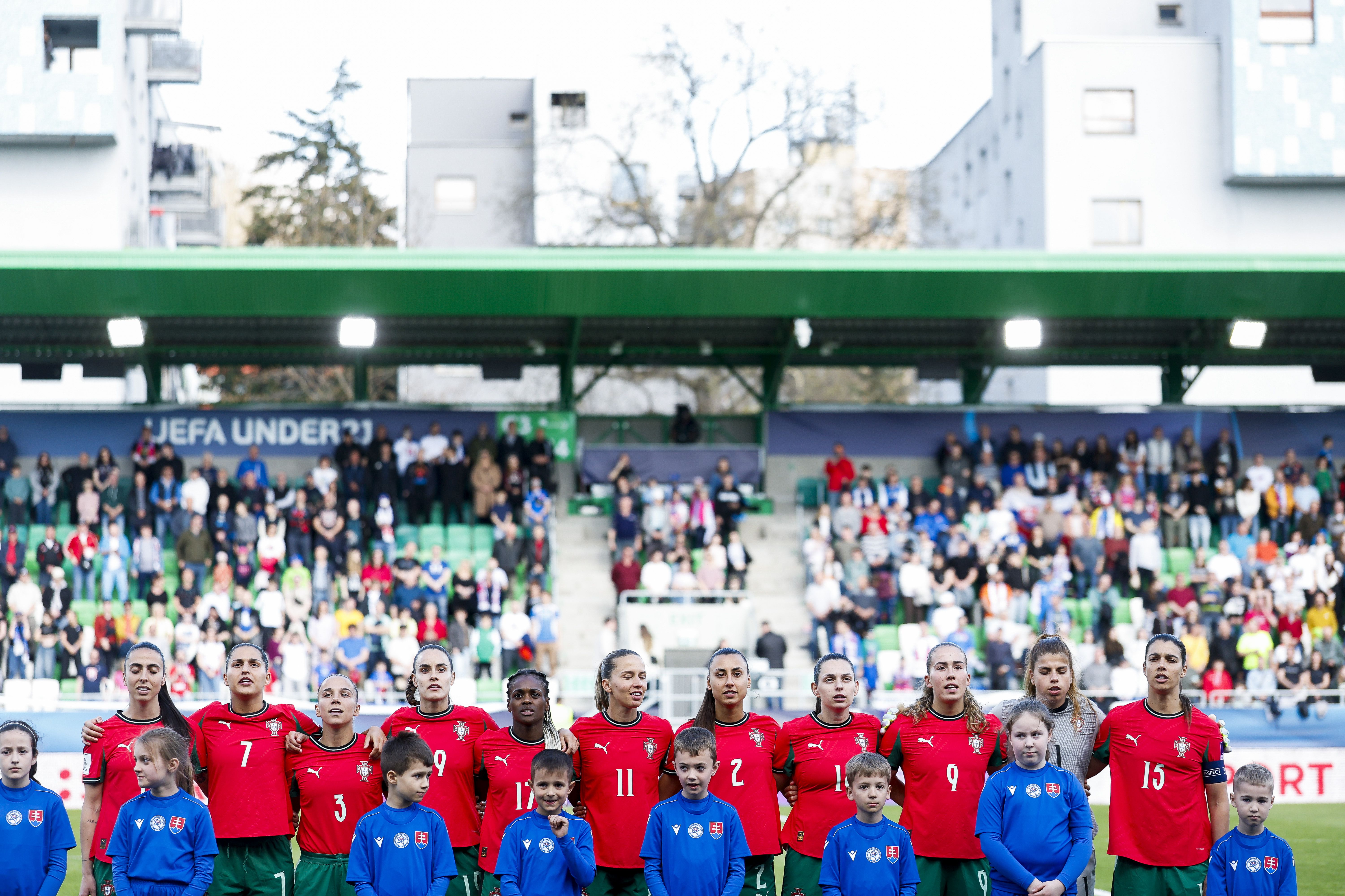 A equipa inicial de Portugal frente à Eslováquia na qualificação para o Mundial de futebol feminino - Foto: FPF