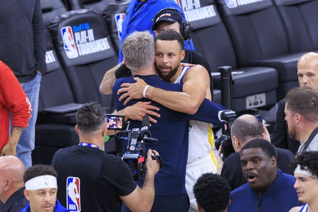 Steph Curry ainda tem contrato com os Warriors - Foto: IMAGO