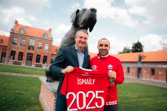 Lille, de Paulo Fonseca, renova com Ismaily