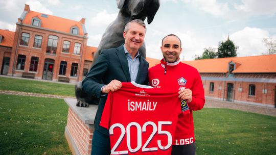 Lille, de Paulo Fonseca, renova com Ismaily