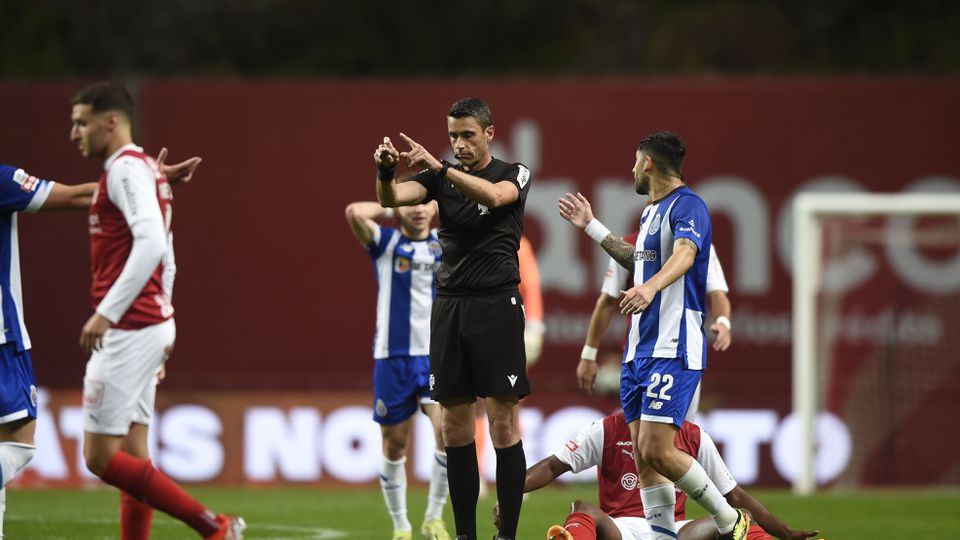 Duarte Gomes analisa arbitragem do jogo da Pedreira: erro ao cair do pano