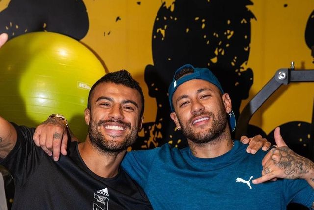 Neymar treina com Rafinha Alcântara (foto)