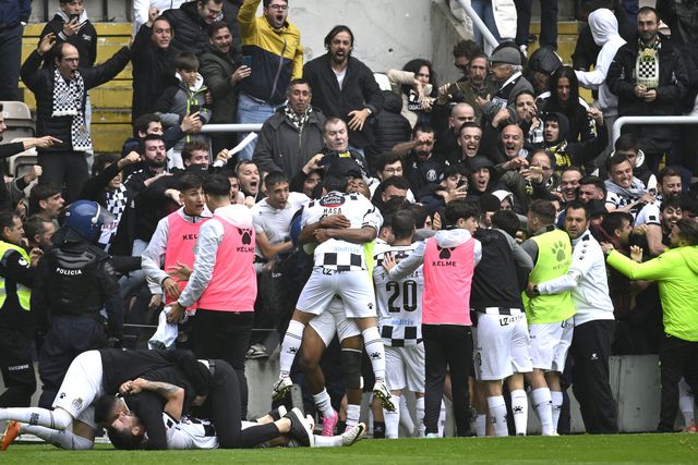 VÍDEO: a festa dos jogadores do Boavista em comunhão com os adeptos pela permanência