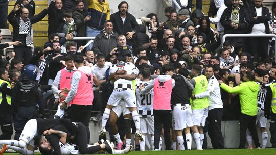 VÍDEO: a festa dos jogadores do Boavista em comunhão com os adeptos pela permanência