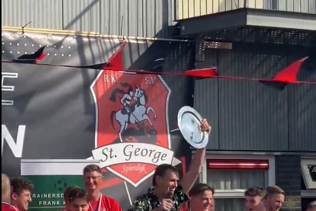 Vídeo: árbitro irradiado depois de jogo polémico... e festejos com a equipa