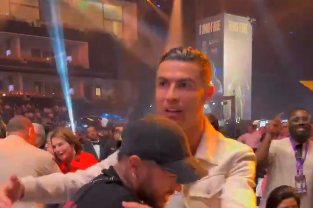 VÍDEO: Cristiano Ronaldo, do encontro com Neymar aos prógnosticos da Premier League
