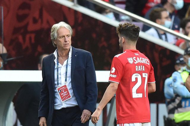 Rafa passa em revista todos os treinadores no Benfica: «Jesus é uma das pessoas de quem eu gosto mais»