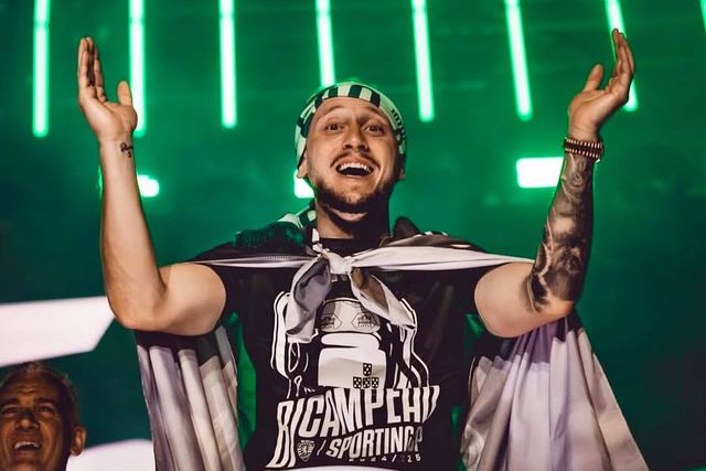 Nuno Santo a festejar a conquista do bicampeonato