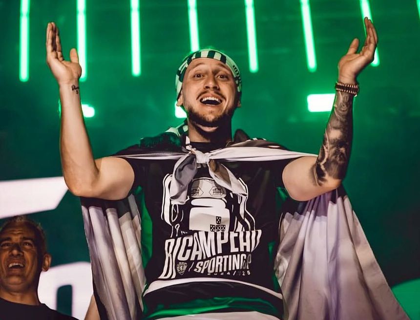 Nuno Santo a festejar a conquista do bicampeonato