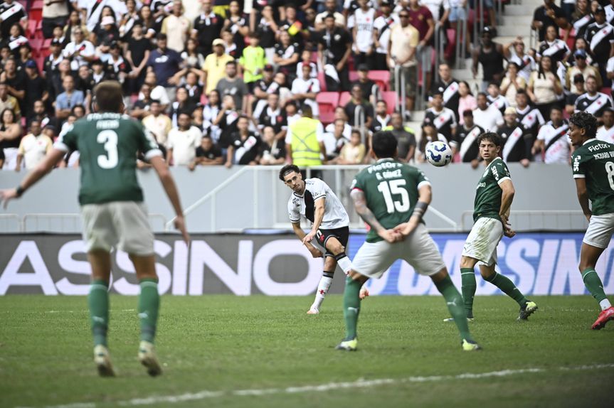 Nuno Moreira, aqui em ação diante do Palmeiras