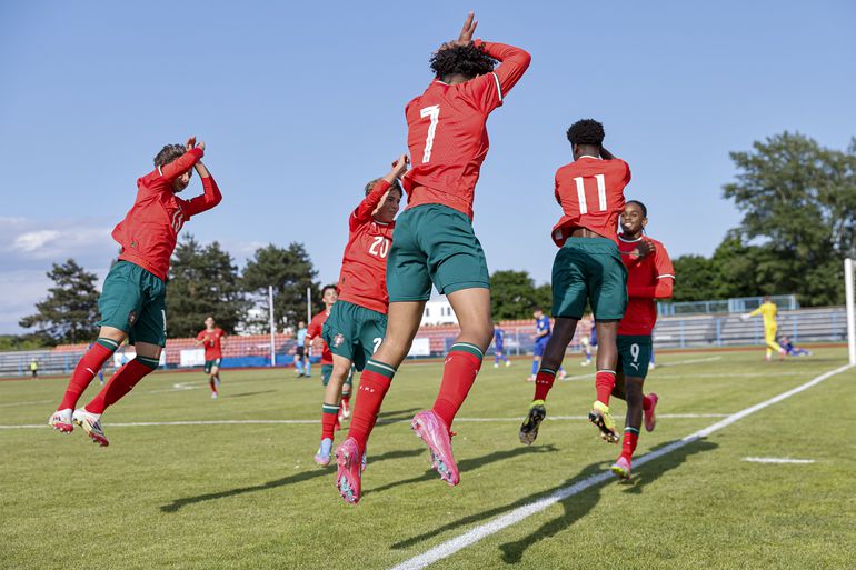 Temos goleador? Cristianinho bisa de cabeça e recoloca Portugal na frente (vídeo)