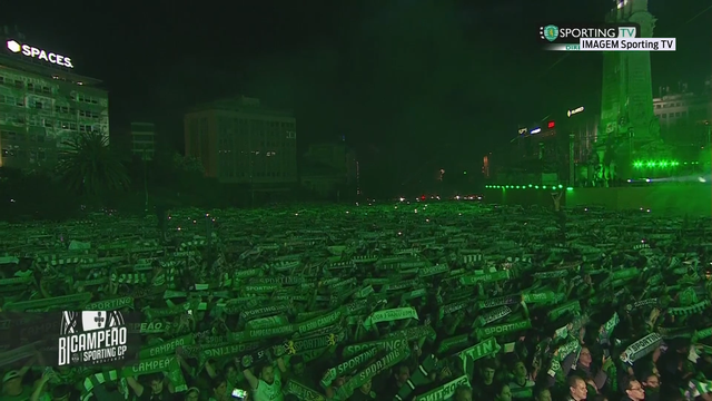 Arrepiante! «O mundo sabe que» cantado por equipa e adeptos no Marquês