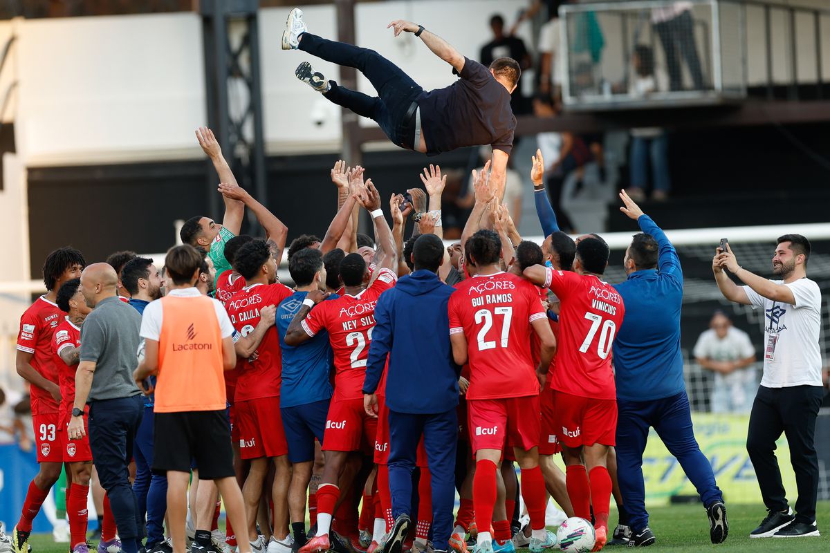 Santa Clara entra de férias em grande