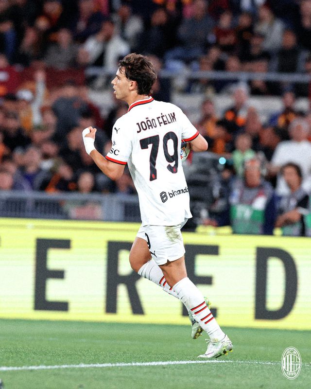 VÍDEO: João Félix bate Svilar e estreia-se a marcar na Serie A