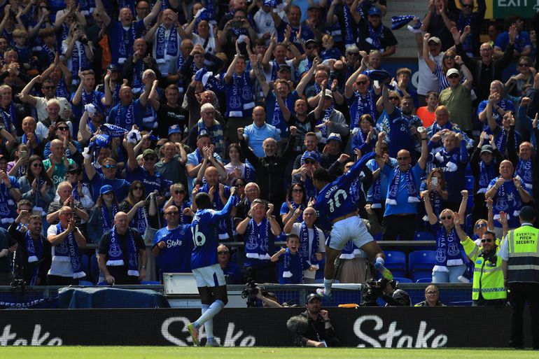 Grande gesto do Liverpool na despedida do Everton ao Goodison Park
