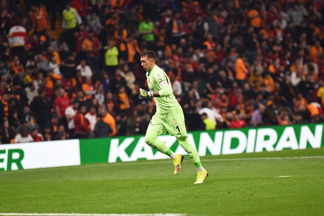Galatasaray sagrou-se campeão turco e até deu para o guarda-redes marcar